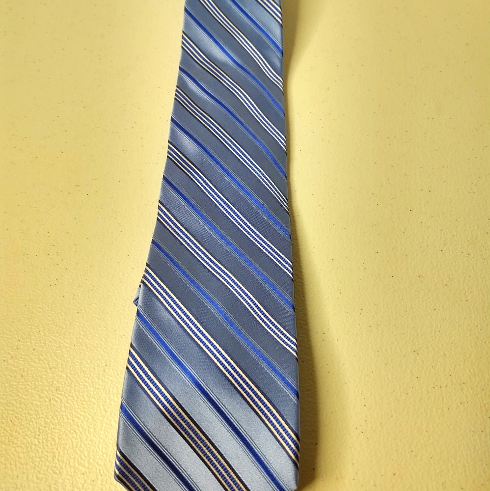 Croft and Barrow Blue Men's Tie 100% Silk NWT (L1)